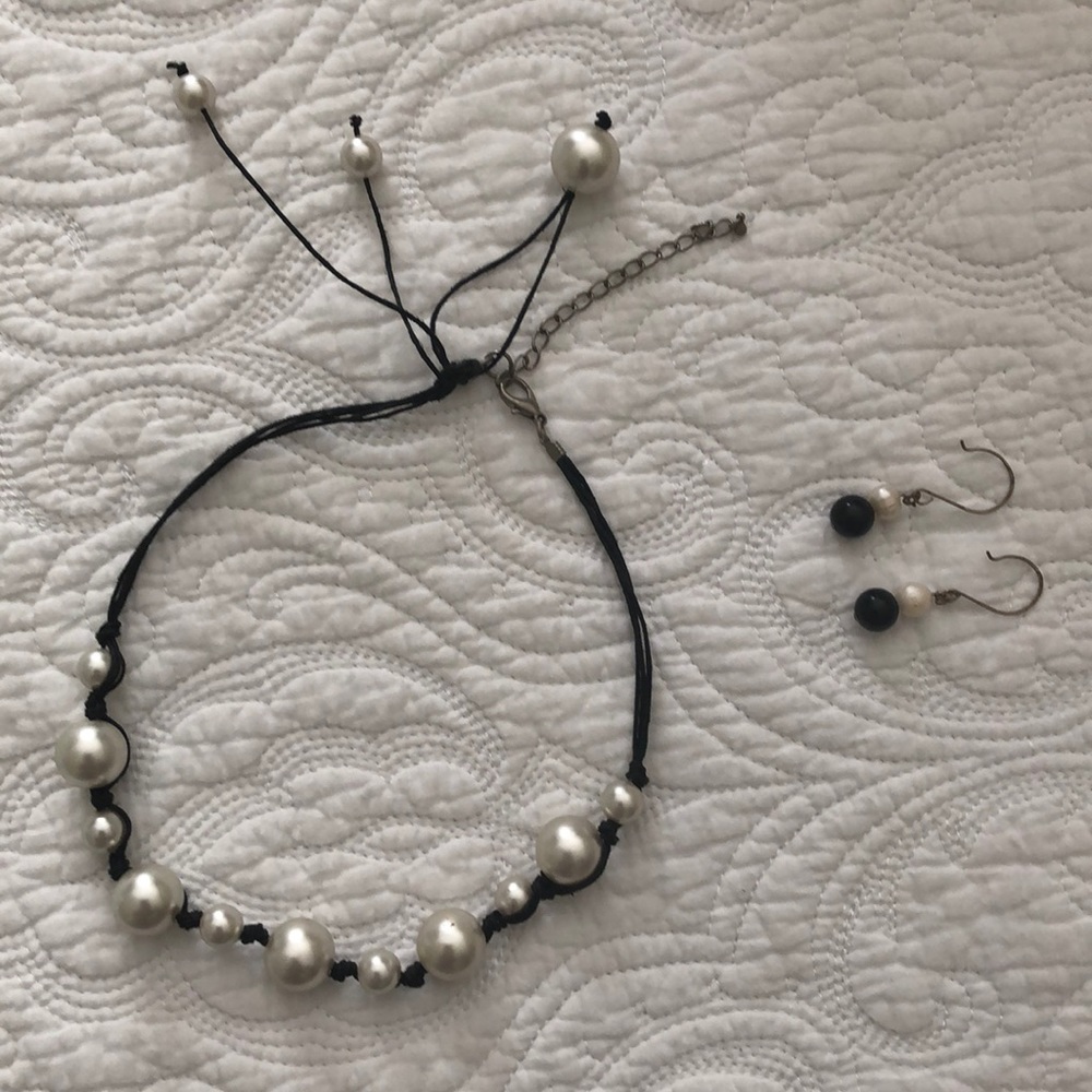 Boutique pearl choker and earrings set